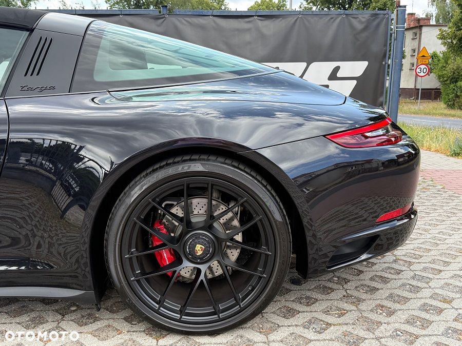 Porsche 911 Targa 4 GTS PDK - 13
