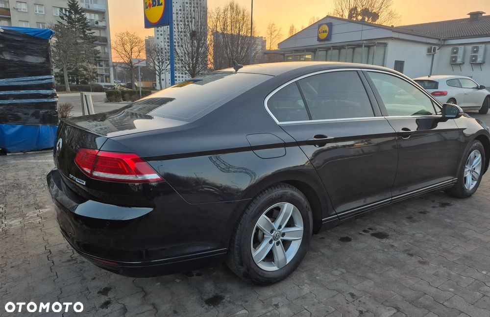 Volkswagen Passat - 11