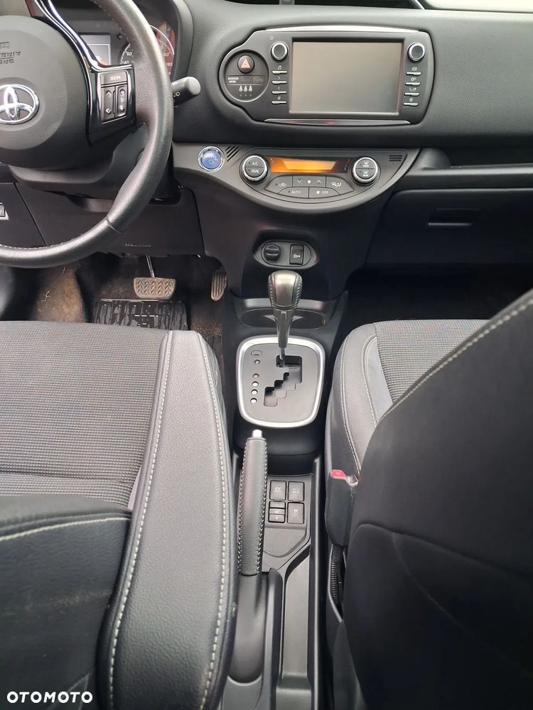 Toyota Yaris Hybrid 100 Dynamic EU6 - 26