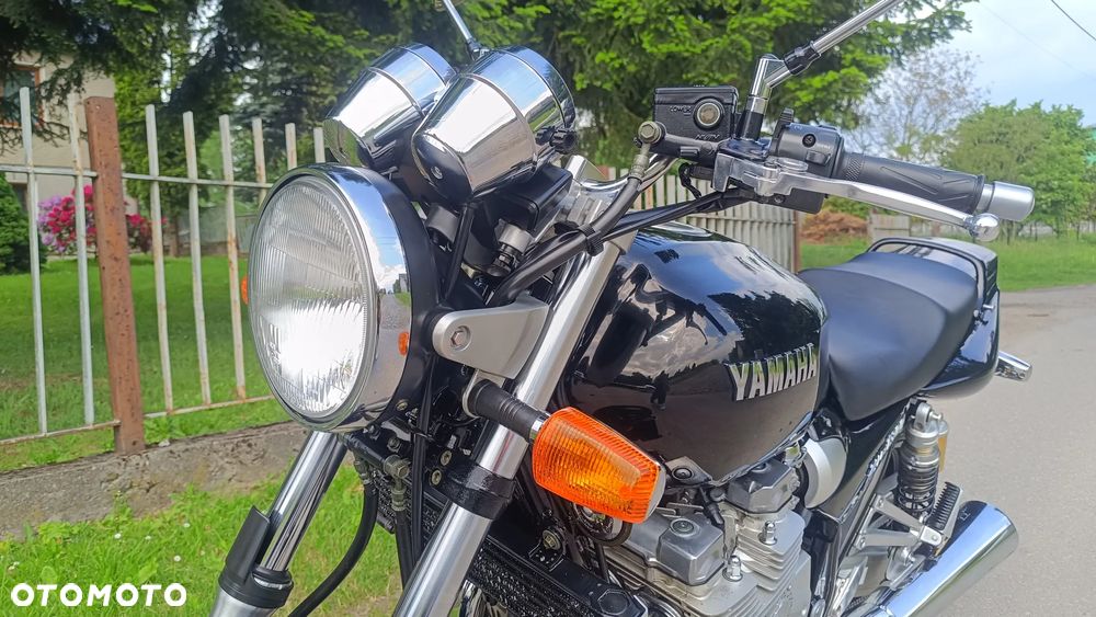 Yamaha XJR - 19