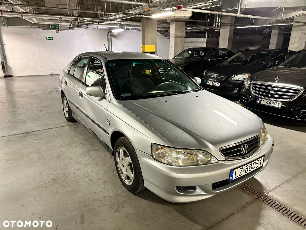 Honda Accord 1.8i LS - 1