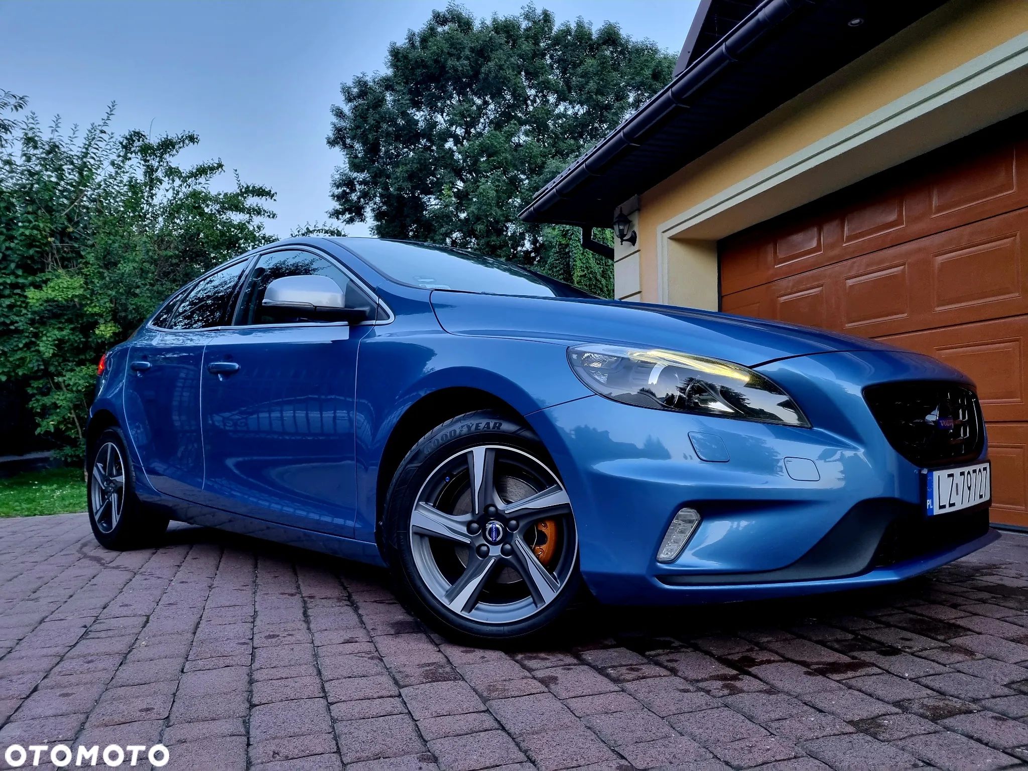 Volvo V40 D2 Drive-E R-Design Kinetic - 1