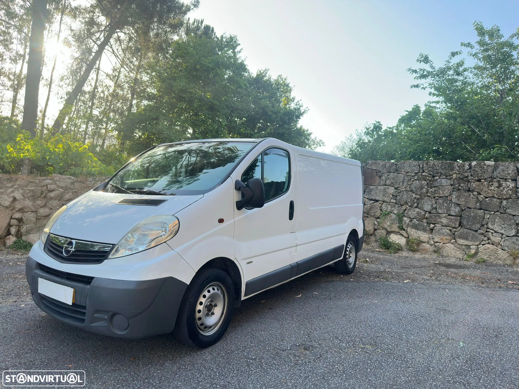 Opel VIVARO L2H1 2.9 T - 1