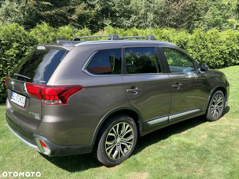 Mitsubishi Outlander 2.0 Instyle Navi 4WD CVT - 4