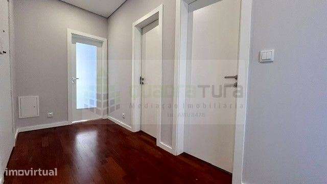 Apartamento T2 | Boavista | junto à Rotunda | Totalmente restaurado - Grande imagem: 2/25