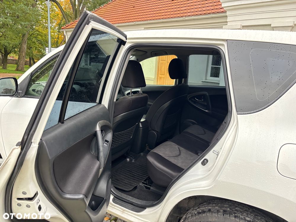 Toyota RAV4 - 8