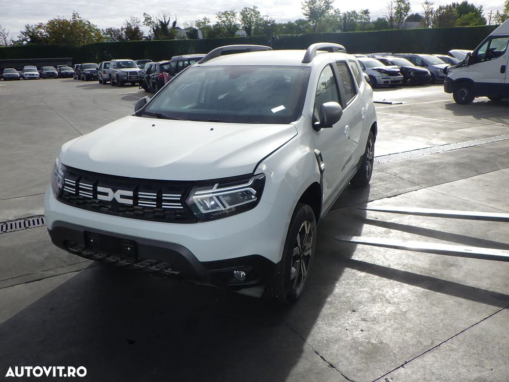 Dezmembrez Dacia Duster an 2023 , motor 1.0 TCE ,Benzina  , - 1