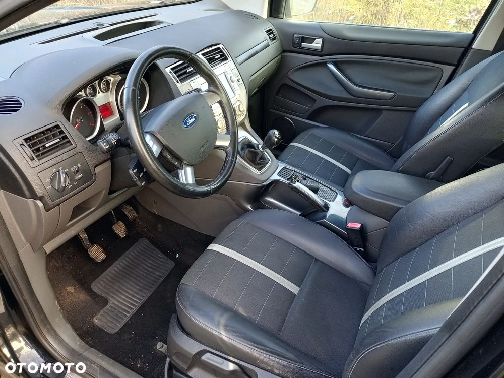 Ford Kuga 2.0 TDCi 2x4 Titanium - 31