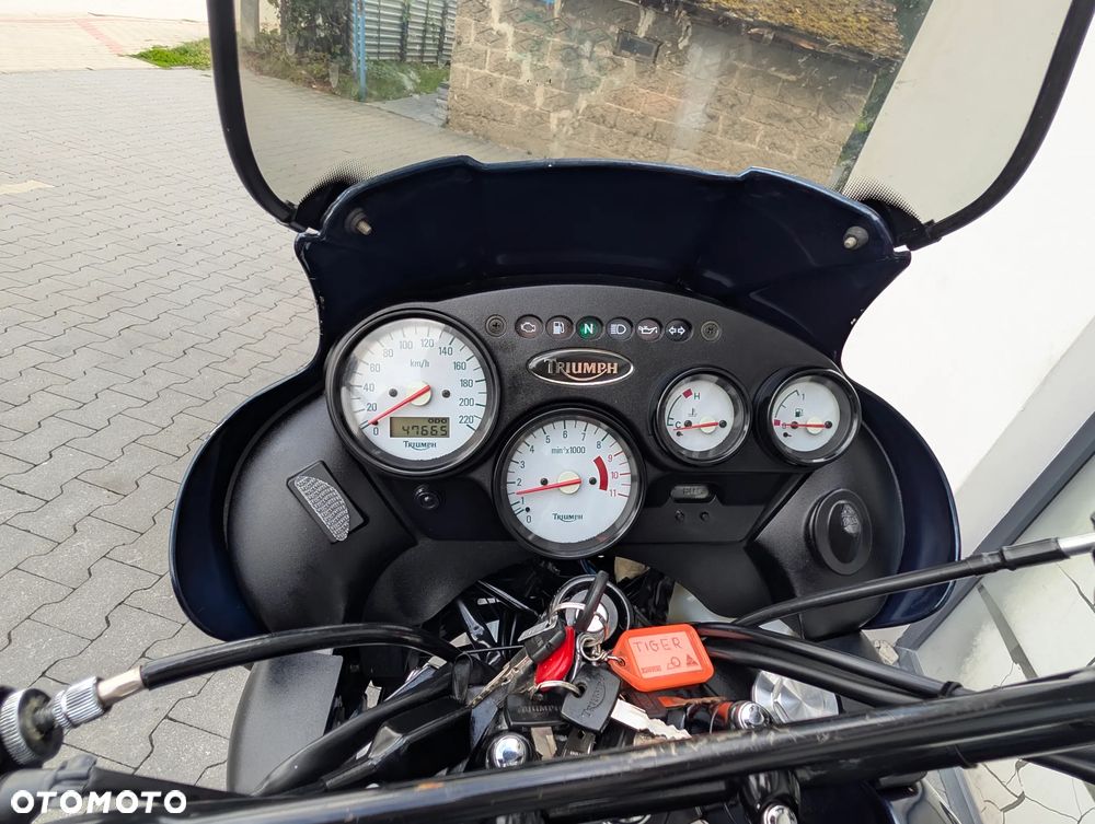Triumph Tiger - 12