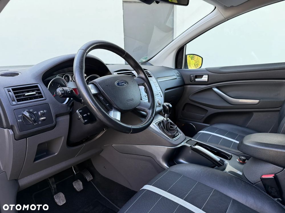 Ford Kuga - 29