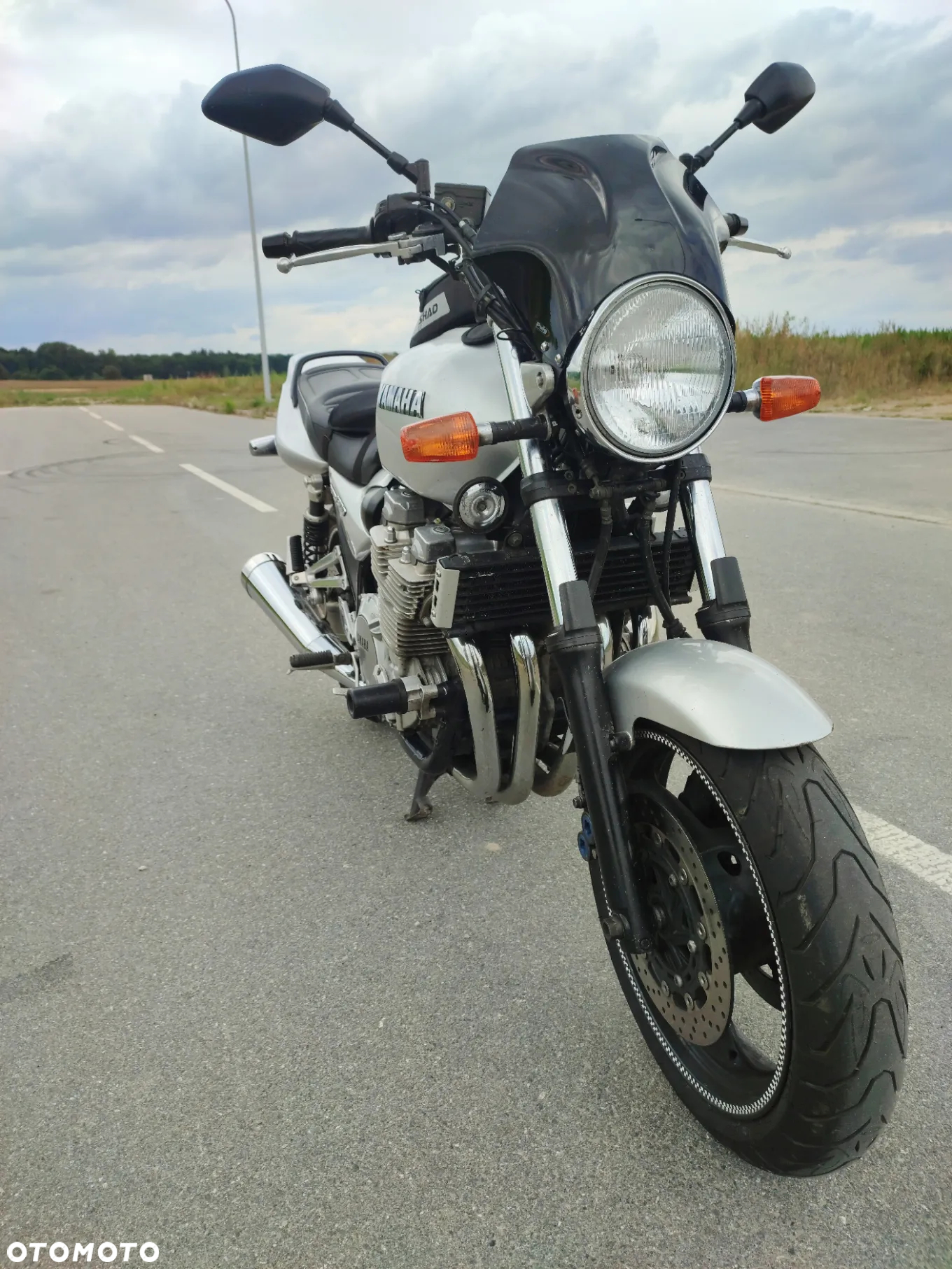 Yamaha XJR - 5