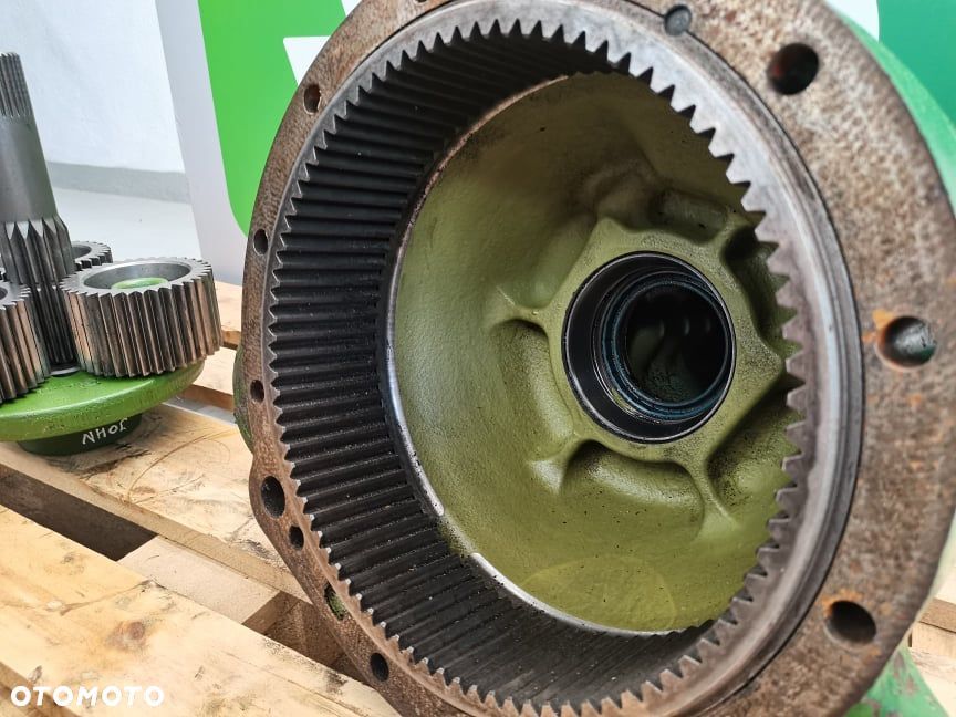 Reduktor  L167037 John Deere 6330 - 7