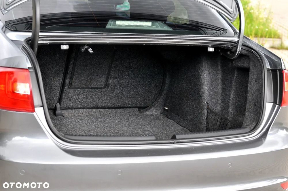 Volkswagen Jetta 1.6 TDI Comfortline - 11