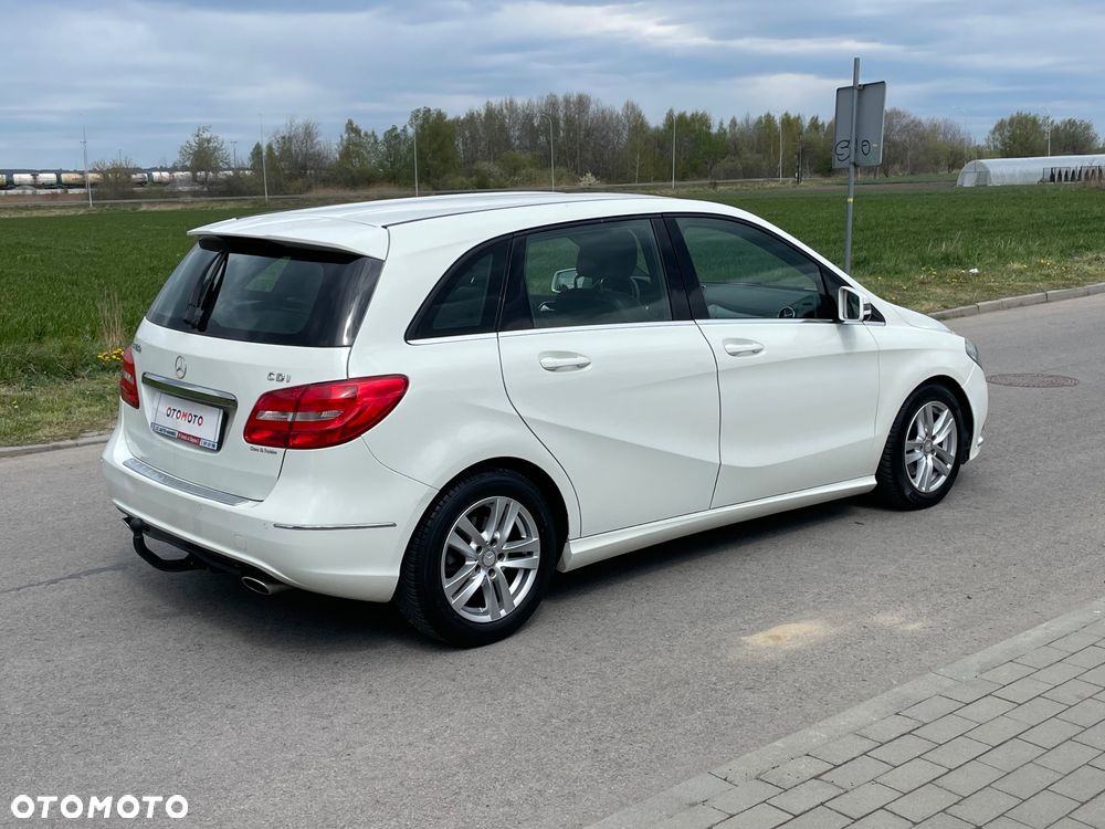 Mercedes-Benz Klasa B 180 CDI (BlueEFFICIENCY) 7G-DCT - 32