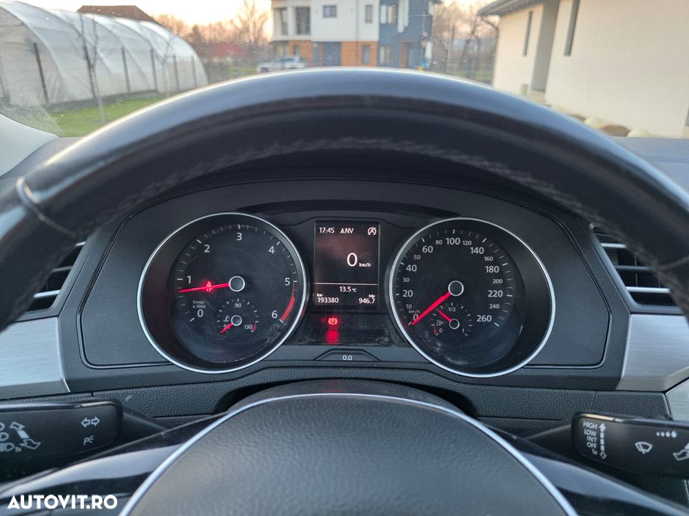 Volkswagen Passat 1.6 TDI Advance - 2