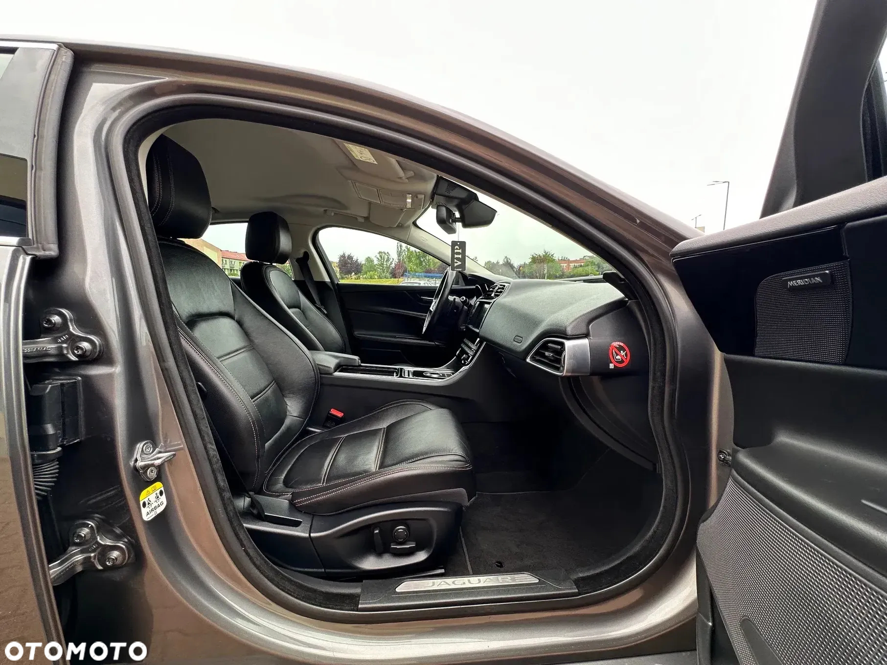 Jaguar XE - 20