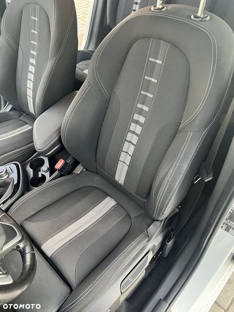 BMW Seria 2 220i Advantage - 24