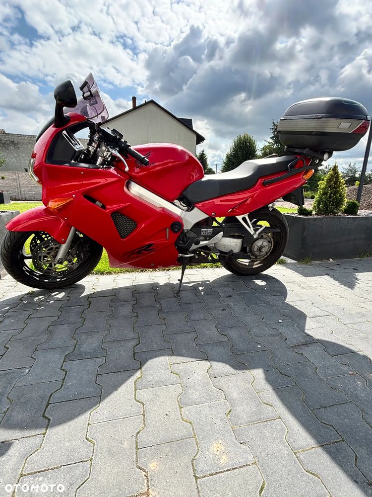 Honda VFR - 3