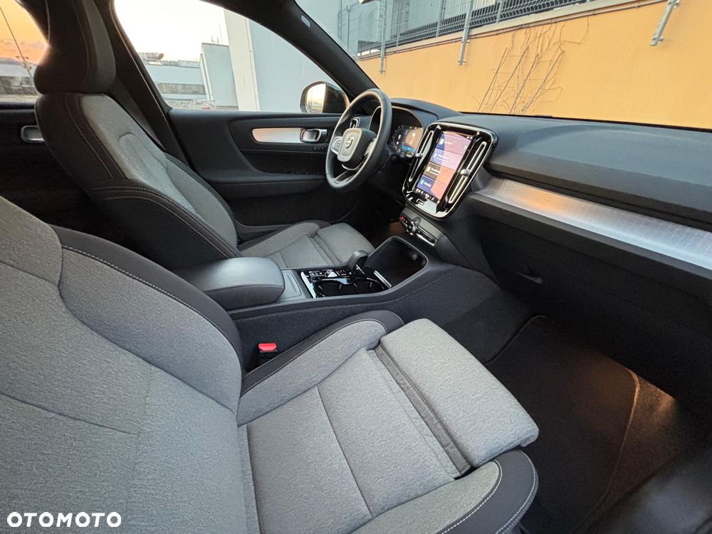 Volvo XC 40 B3 Plus Dark - 17