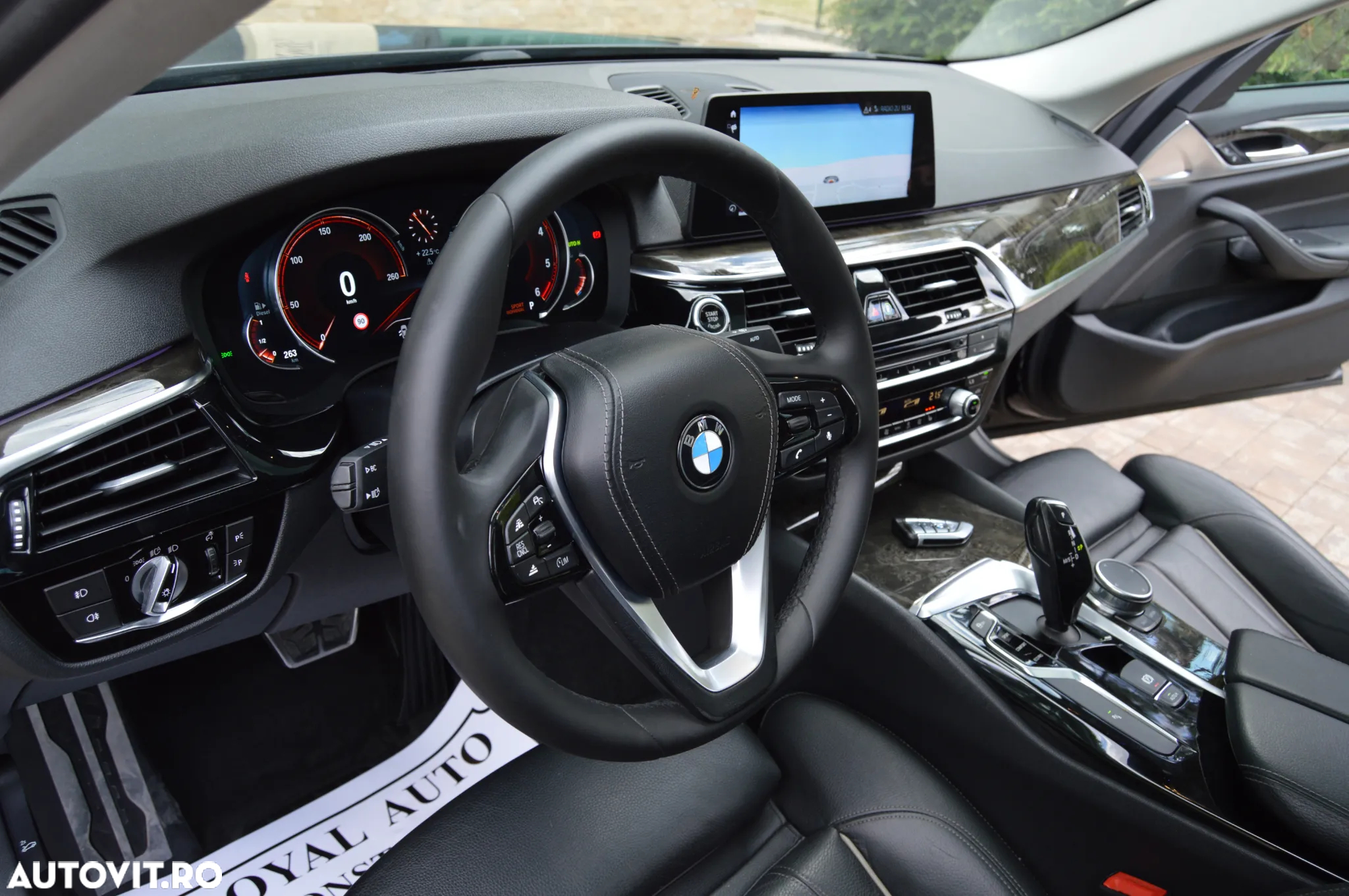 BMW Seria 5 520d xDrive AT - 38