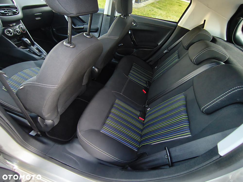 Peugeot 208 - 6