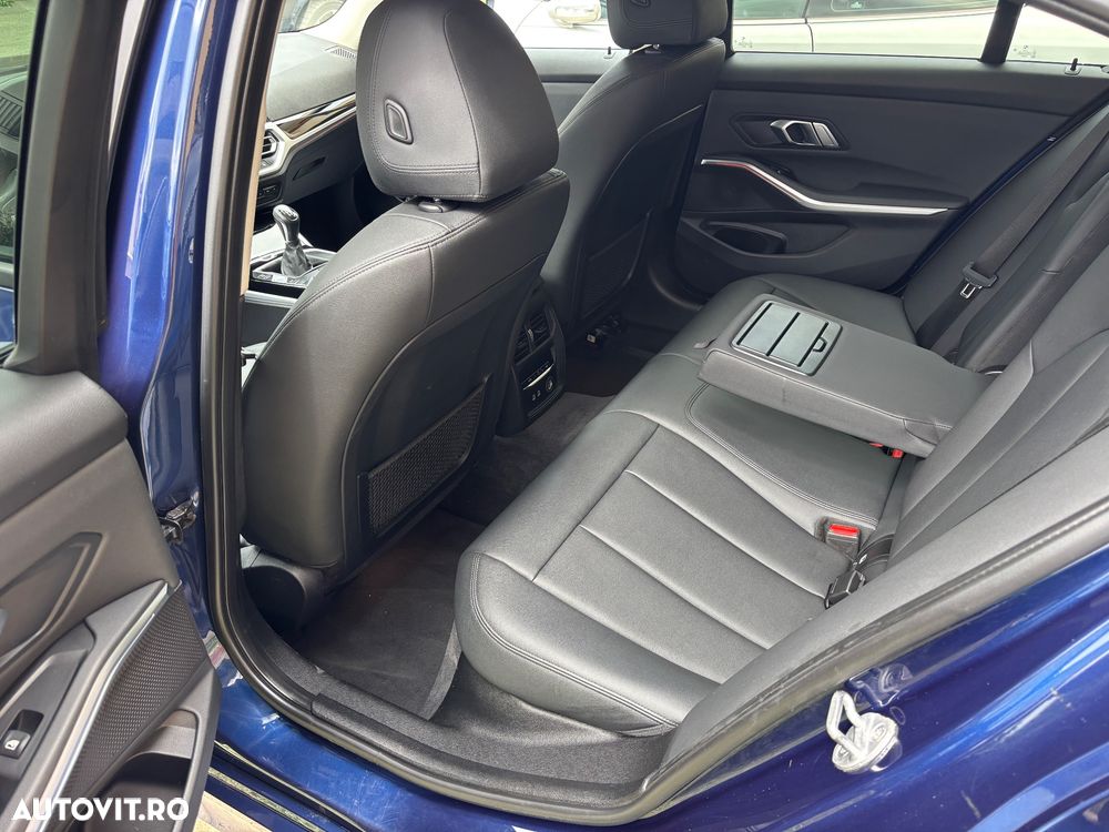 BMW Seria 3 318d MHEV - 15