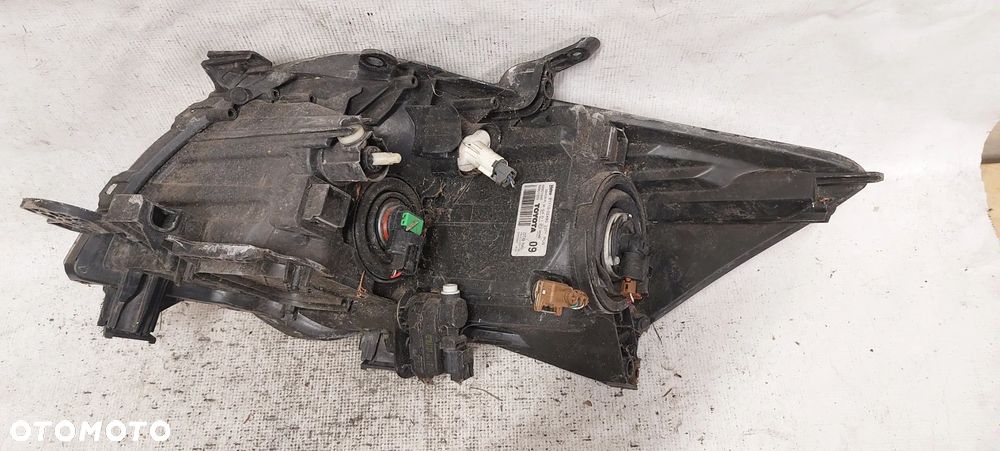.  PRZOD PRZEDNIA LAMPA PRAWA TOYOTA AURIS E15 - 3