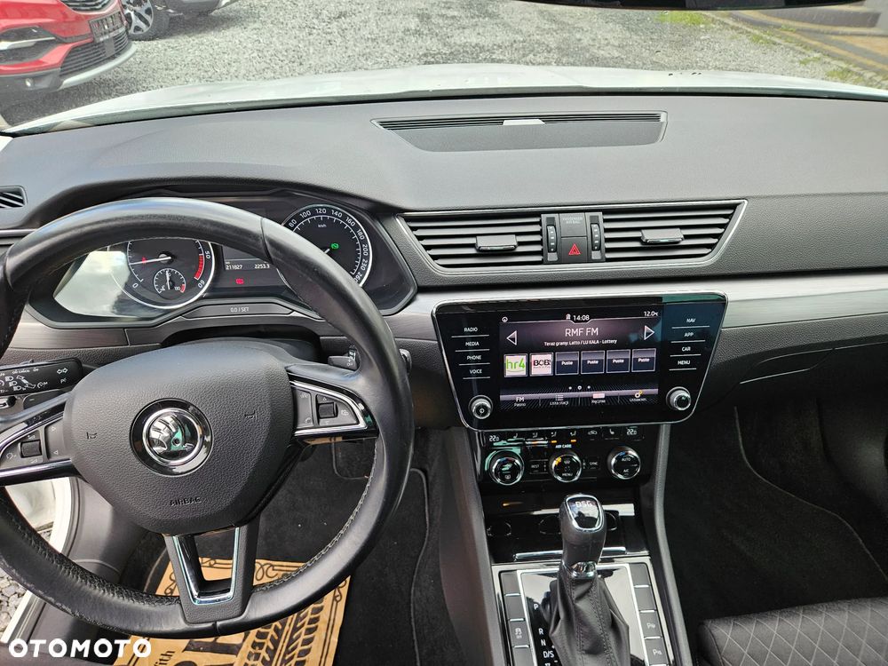 Skoda Superb 2.0 TDI DSG Premium Edition - 38