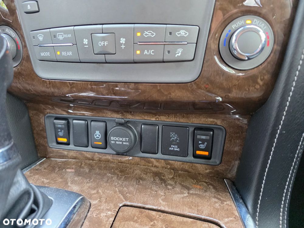 Infiniti QX80 - 17