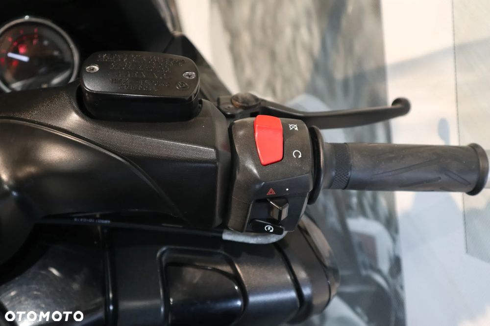 Yamaha Tmax - 12