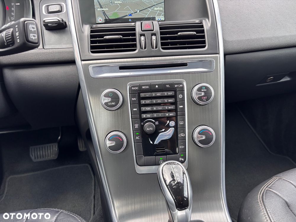 Volvo XC 60 D4 Geartronic Momentum - 18