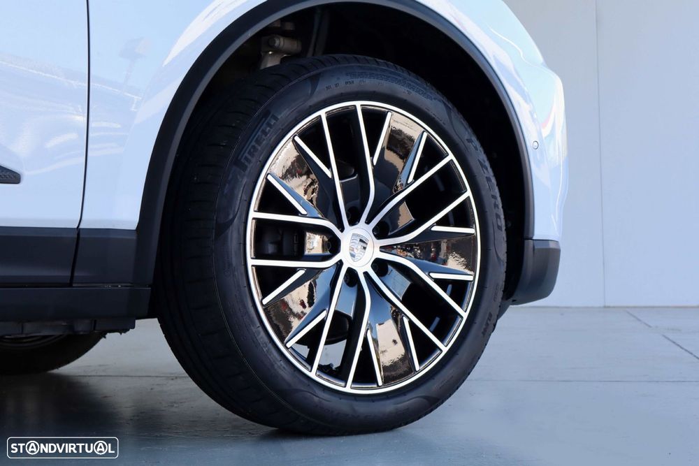 Porsche Macan Electric 4 - 14