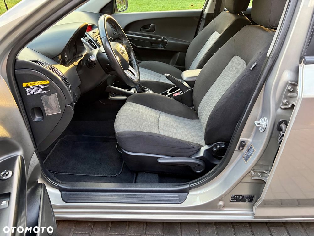 Kia Ceed 1.4 Comfort + - 23