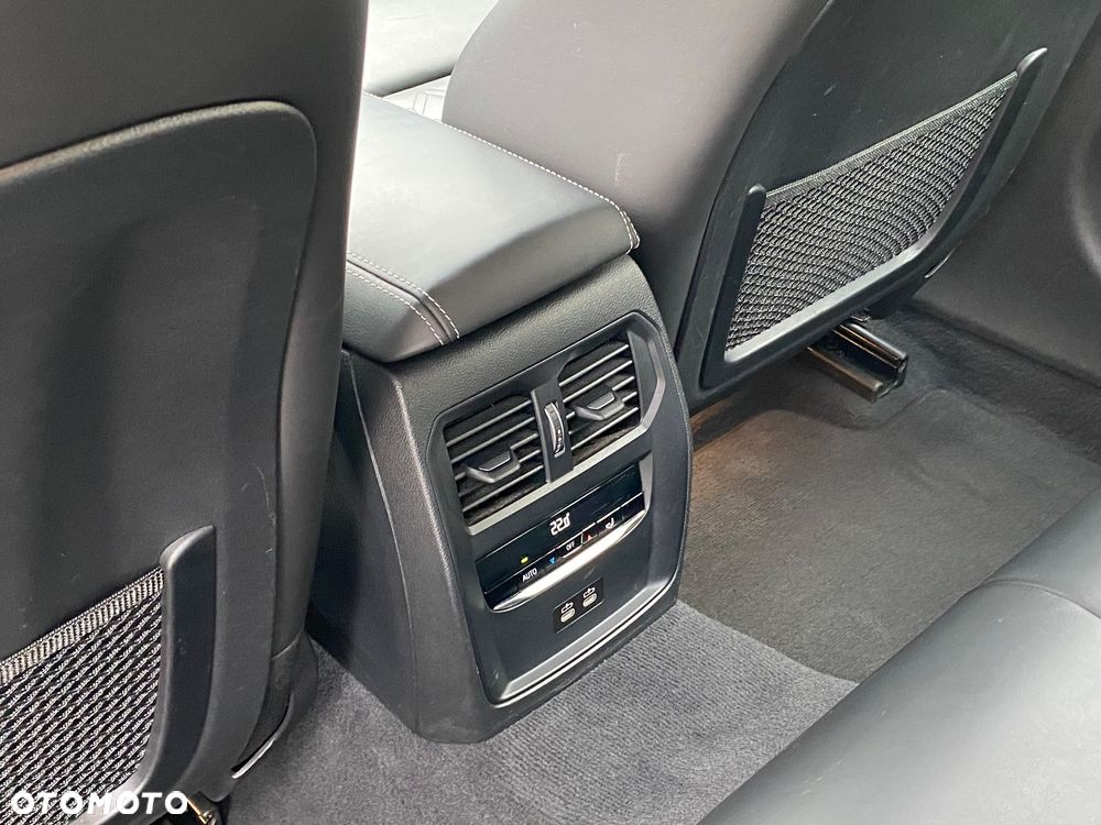 BMW Seria 3 M340d xDrive - 22
