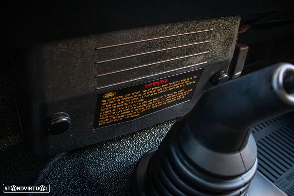 Land Rover Defender 90 2.5 TD5 Metal Top - 18