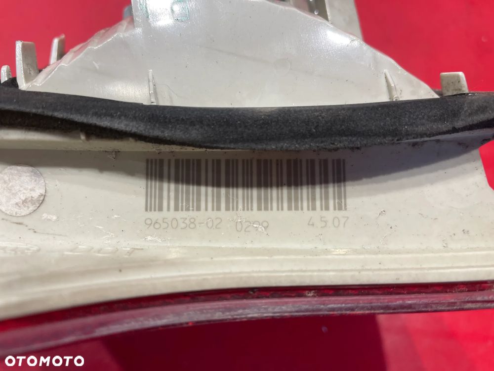 LAMPA PRAWA TYLNA W KLAPIE AUDI A4 B7 96503802 - 2