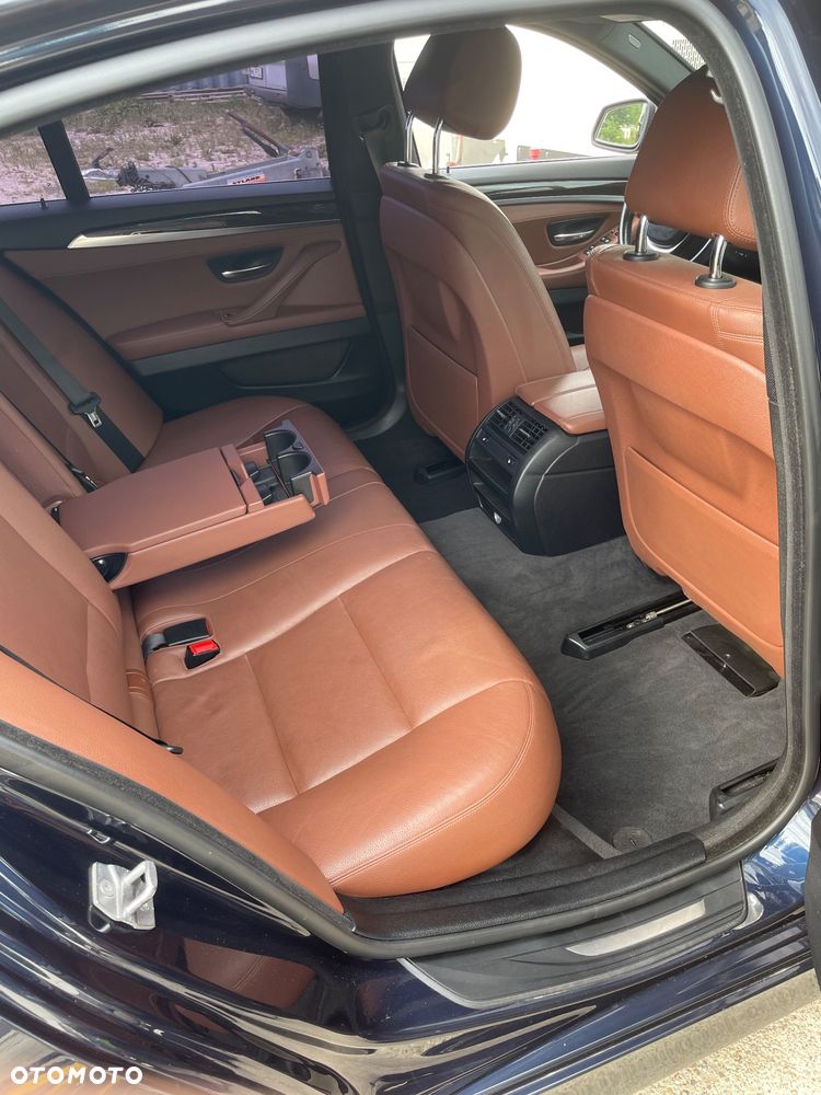 BMW Seria 5 535i xDrive - 13