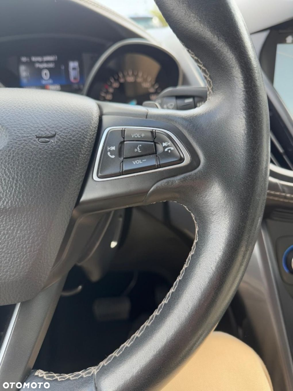 Ford Kuga - 26