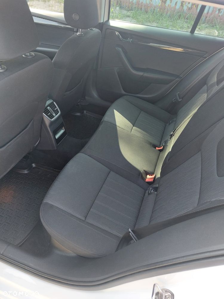 Skoda Octavia 2.0 TDI Style DSG - 16