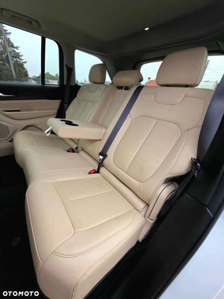 Jeep Grand Cherokee - 23