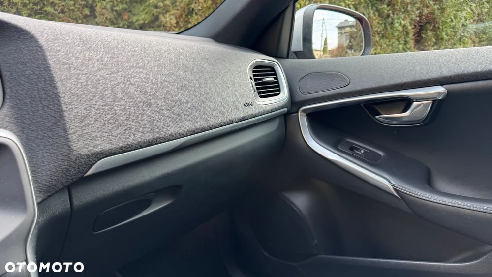 Volvo V40 D2 Drive-E R-Design Momentum - 23