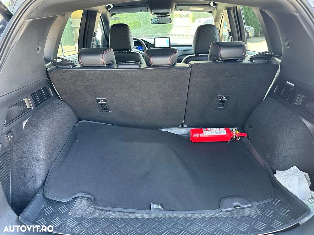 Ford Kuga 2.0 TDCi 4WD Powershift ST-Line - 11