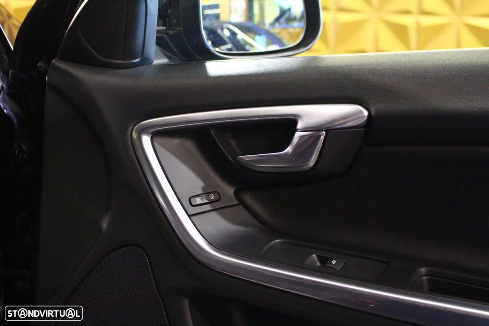 Volvo V60 2.0 D2 Momentum Drive - 18