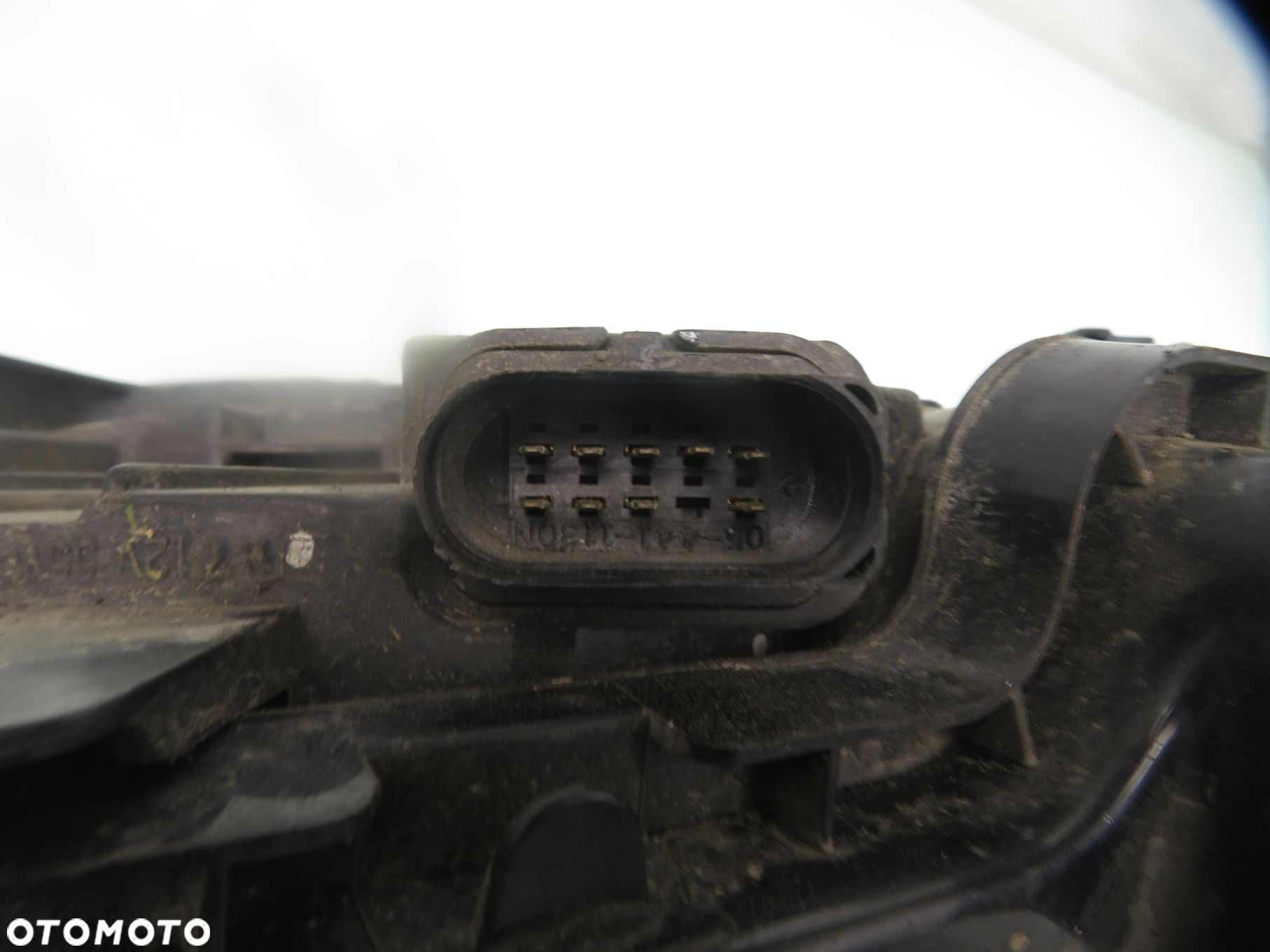 LAMPA PRAWA PRZEDNIA AUDI A6 C5 RINGI 081411102R - 3