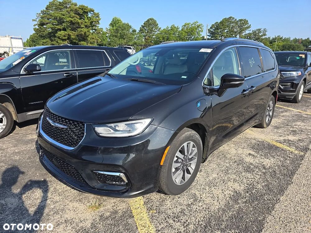 Chrysler Pacifica - 2