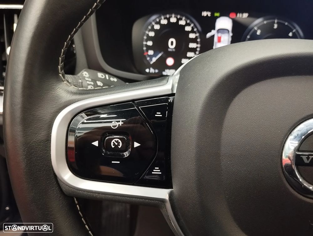 Volvo V60 2.0 D4 Momentum Plus - 24