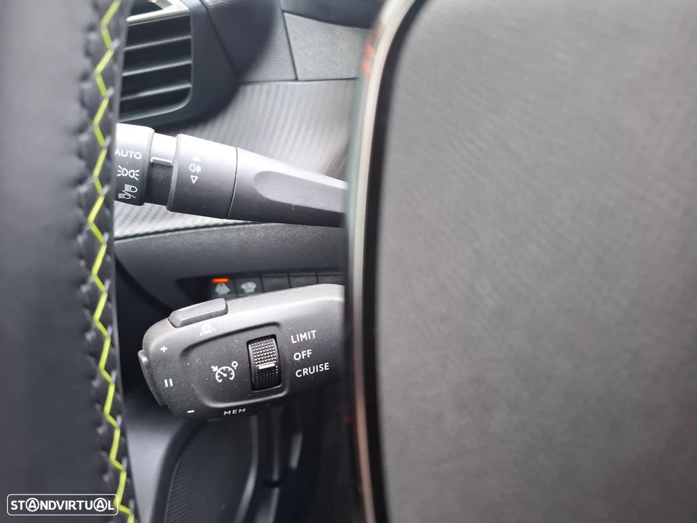 Peugeot 2008 1.2 PureTech GT Line - 29