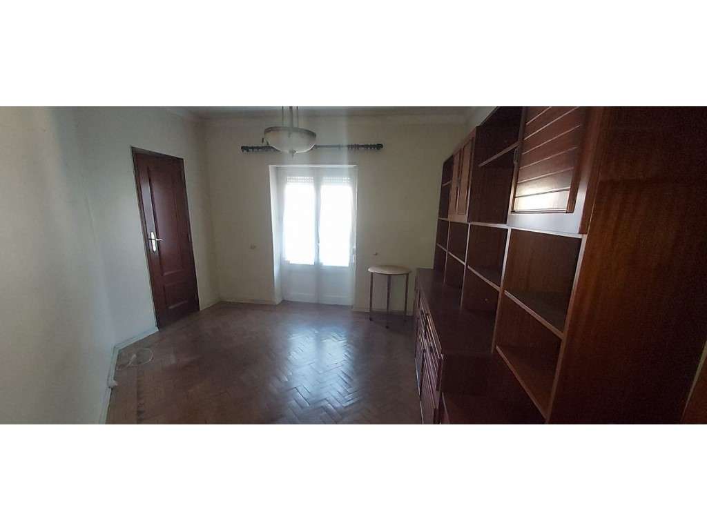 T2 com 110 m², Excelente Localização Dom Nuno Álvares Pereira - Grande imagem: 3/12