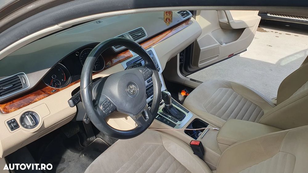 Volkswagen Passat - 1