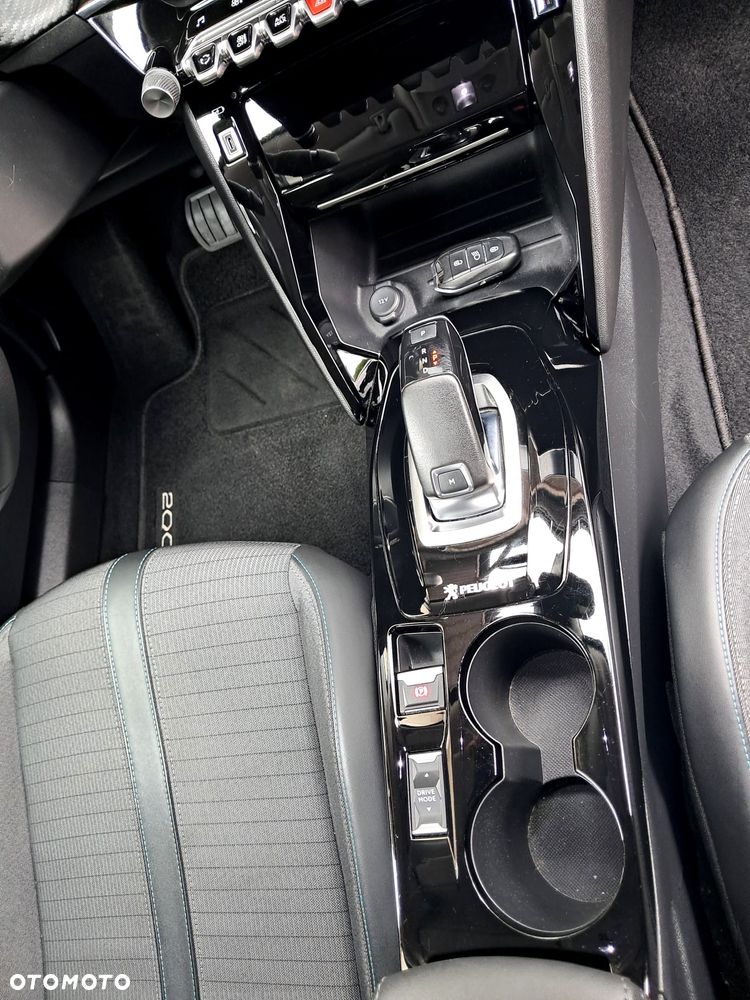 Peugeot 2008 BlueHDi 130 EAT8 Active - 22